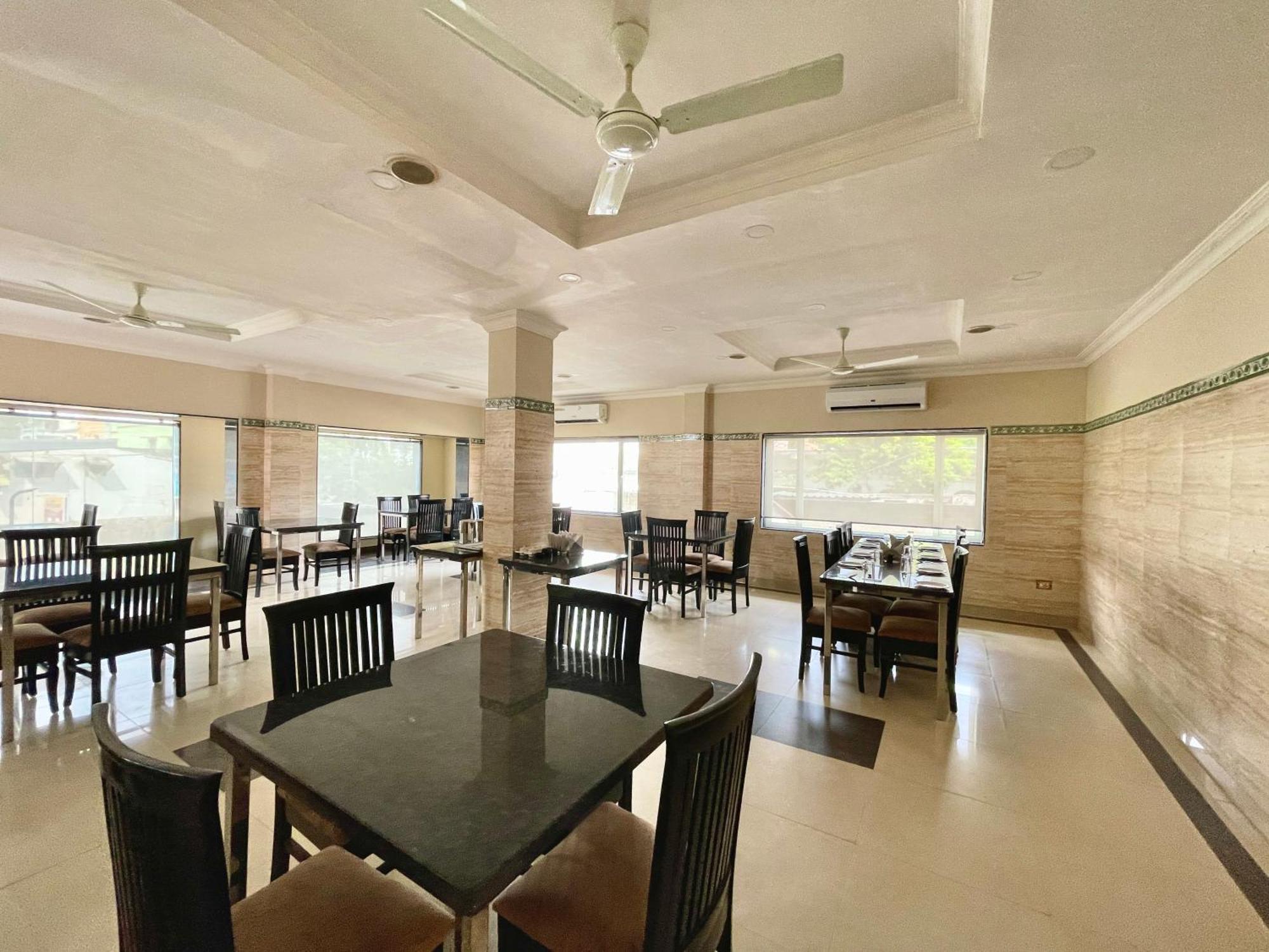 Hotel Rockbay, Puri Swimming-Pool, Near-Sea-Beach-And-Temple Fully-Air-Conditioned-Hotel With-Lift-And-Parking-Facility Exteriér fotografie