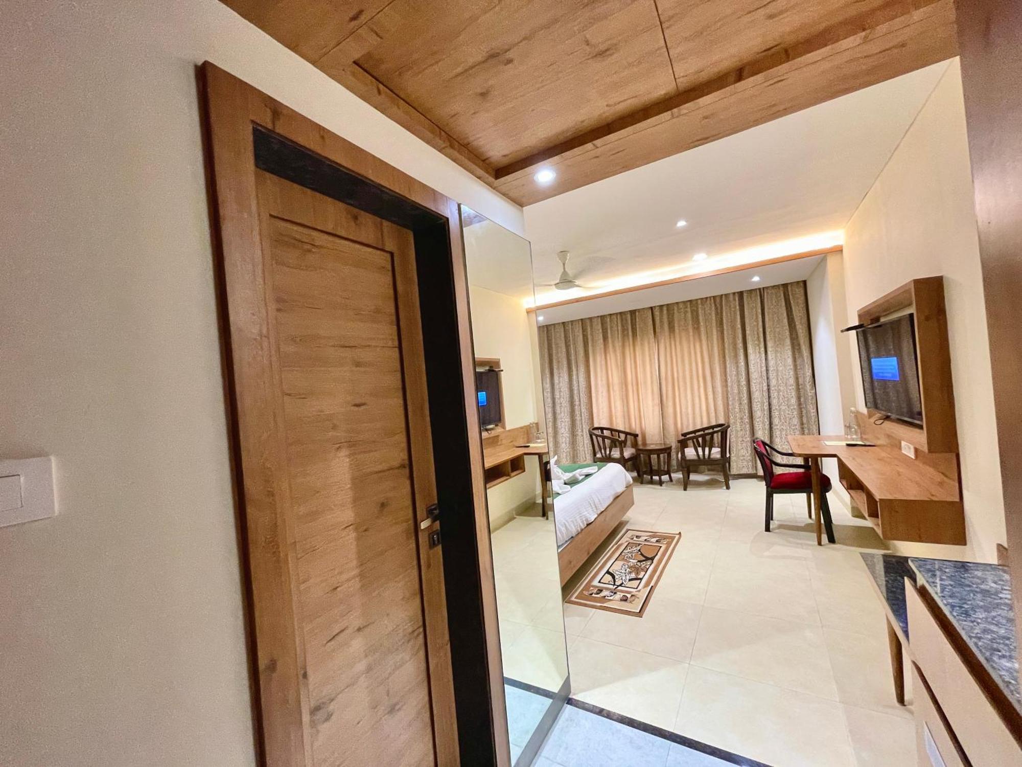 Hotel Rockbay, Puri Swimming-Pool, Near-Sea-Beach-And-Temple Fully-Air-Conditioned-Hotel With-Lift-And-Parking-Facility Exteriér fotografie